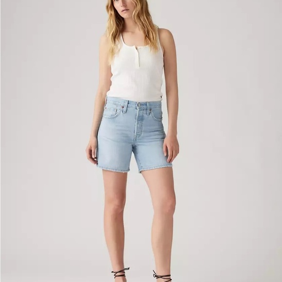 Levi’s 501® MID‎ THIGH High Rise Women's Shorts Medium Wash Size 28 - Picture 4 of 10